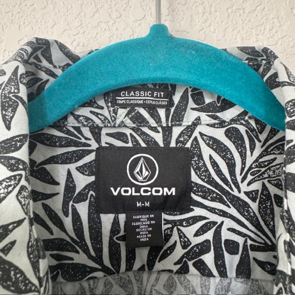 Volcom Men's Falling Leaf Classic Fit Button Up B… - image 7